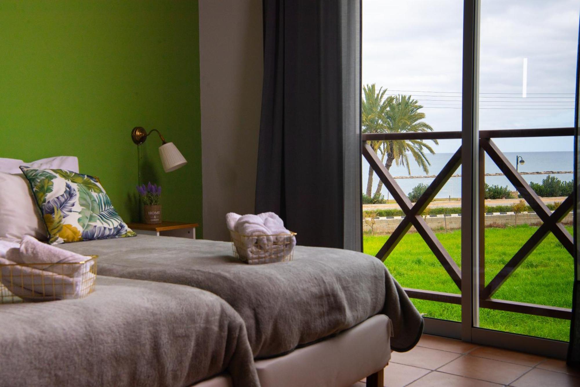 Path Latchi Beachfront Apartments Exterior foto