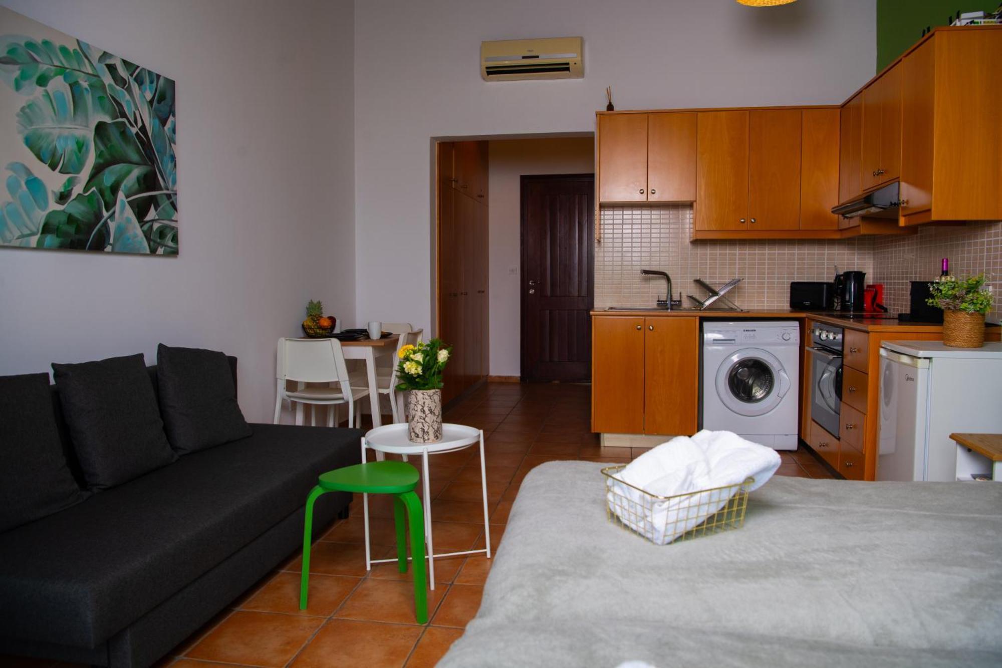 Path Latchi Beachfront Apartments Exterior foto